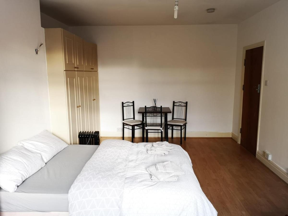 Large Spacious Property In Zone 2 Лондон Экстерьер фото