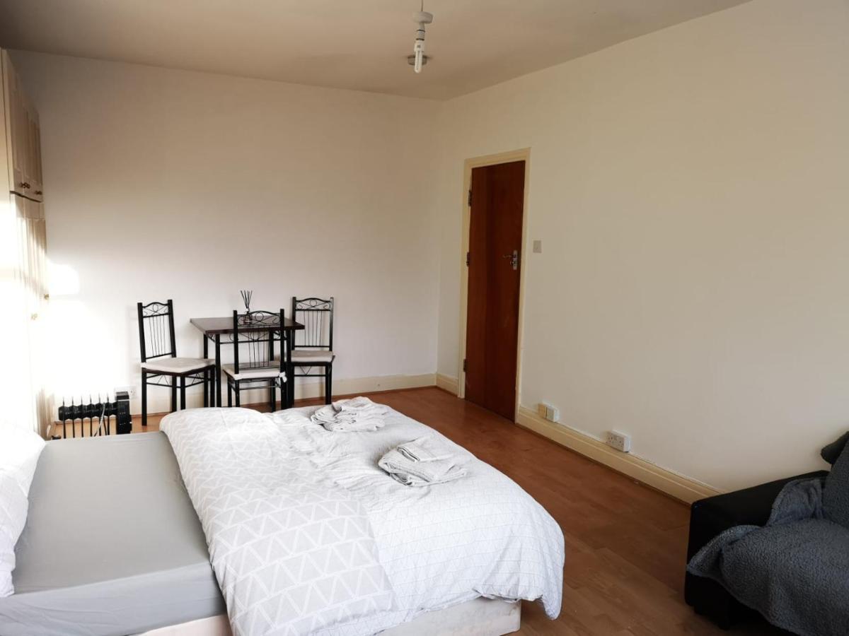 Large Spacious Property In Zone 2 Лондон Экстерьер фото
