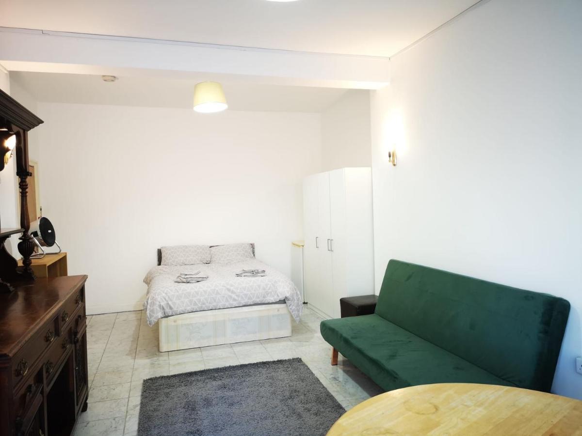 Large Spacious Property In Zone 2 Лондон Экстерьер фото