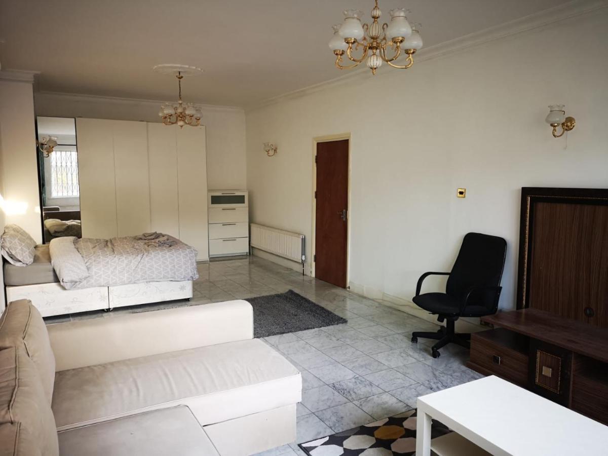 Large Spacious Property In Zone 2 Лондон Экстерьер фото